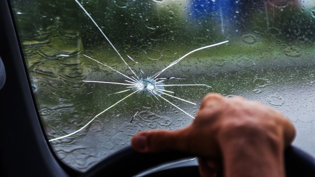 Car window crack repair – How to Fix It Best插图4